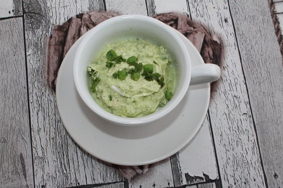 Erbsen-Quark-Dip mit Pesto