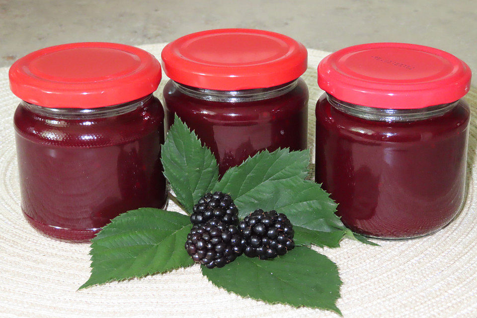 Brombeermarmelade mit "Schuss"