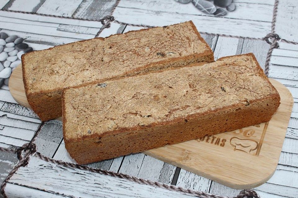 Gersten-Weizen-Dinkel-Vollkorn-Sauerteigbrot mit Kürbiskernen und Dickmilch