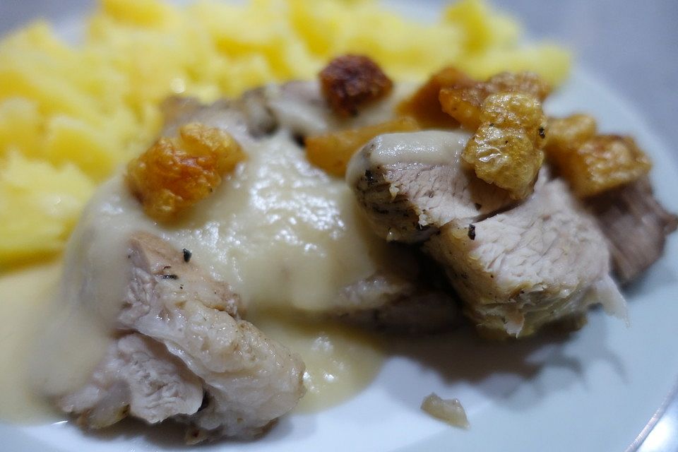 Geschmorte Schweineschulter mit Apfel-Lavendel-Sauce