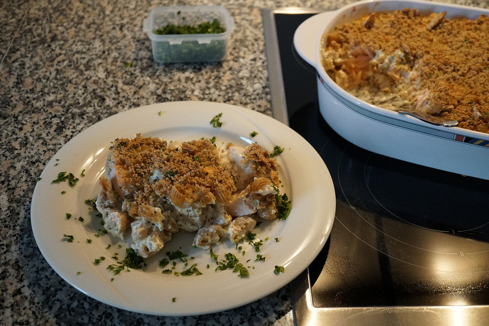 Lachs mit Kruste aus getrockneten Tomaten, Weißbrot, Honig