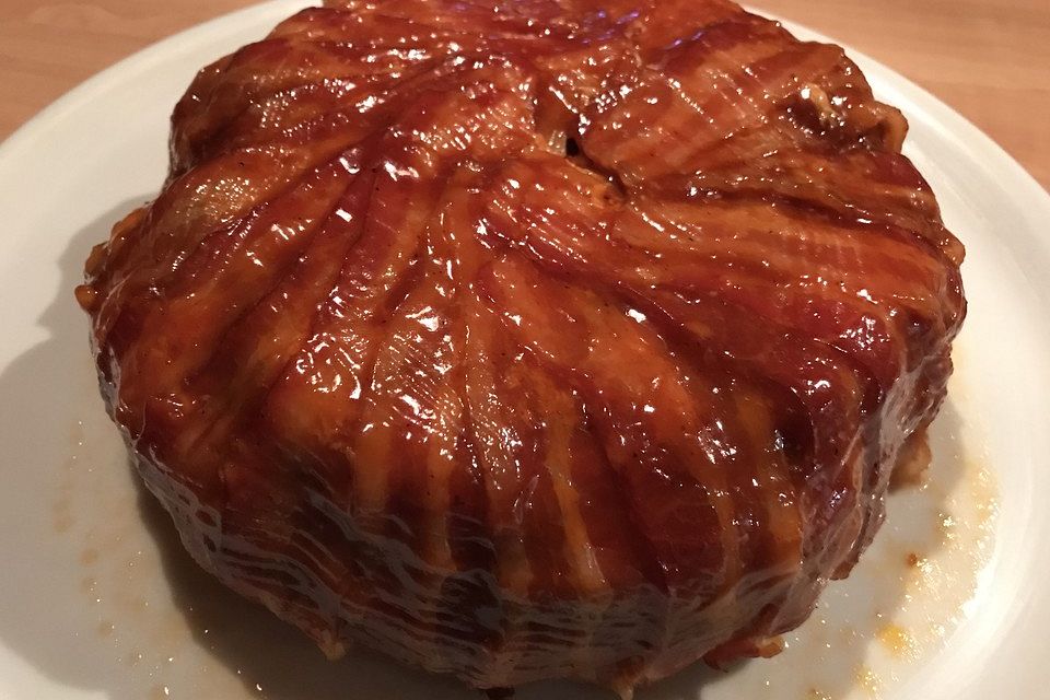 BBQ-Hühnchen in der Specktorte aus Fiefhusen