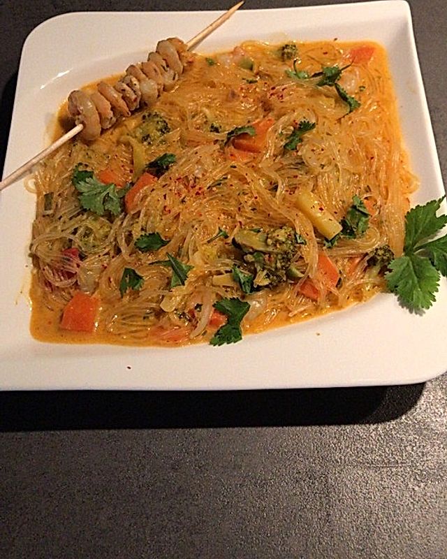 Thai Currysuppe mit Garnelen, Brokkoli und Glasnudeln