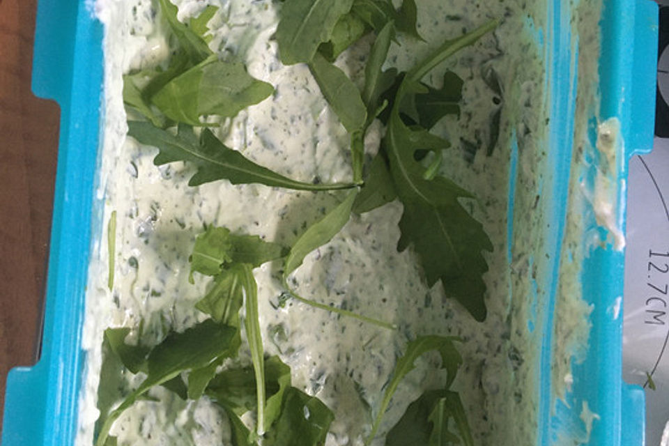 Rucola-Dip für das Party-Buffet