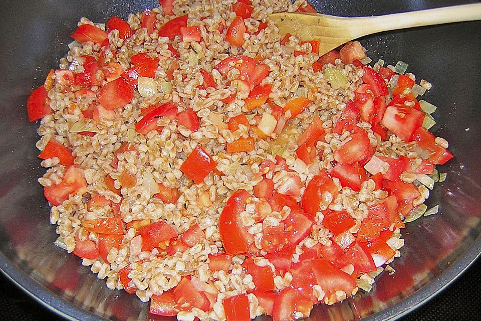 Dinkel mit Tomaten und Schafskäse