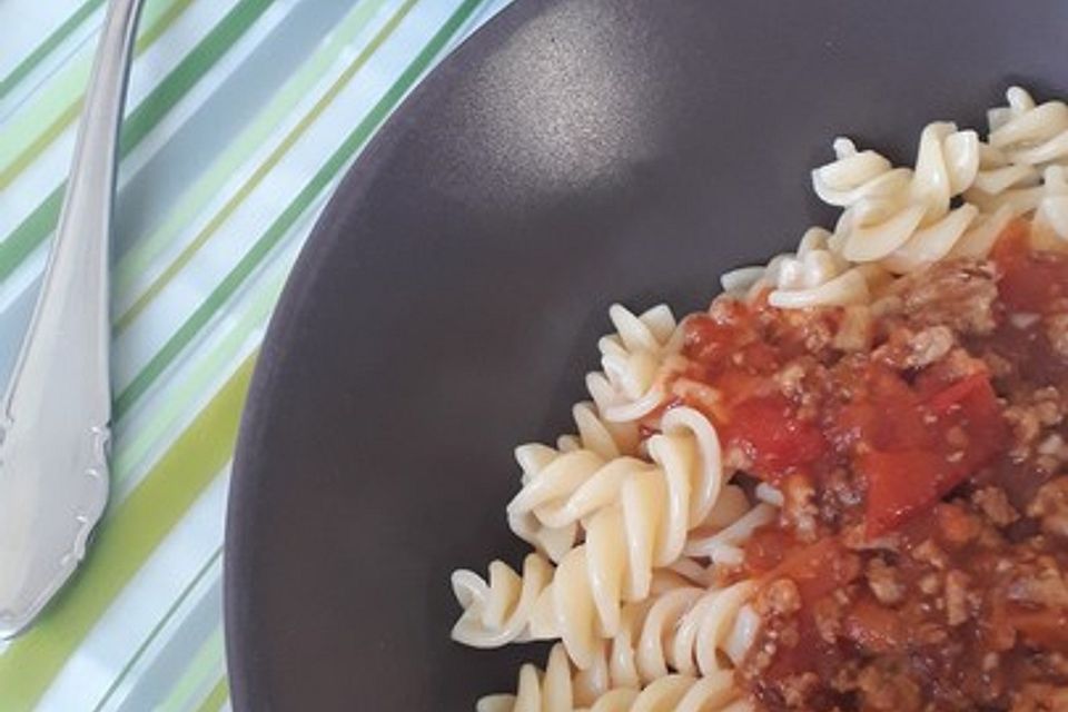 Nudeln mit Bolognese