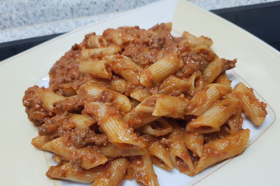 Nudeln mit Bolognese