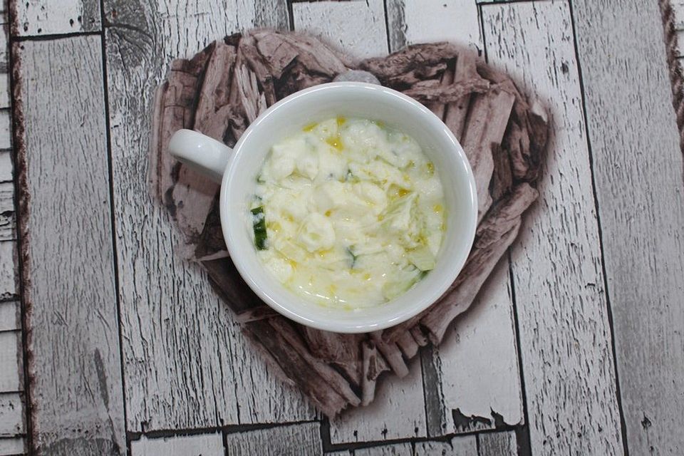 Gurken-Knoblauch-Dip mit Mayonnaise