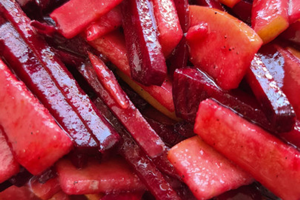 Rote Bete-Apfel-Walnuss-Salat