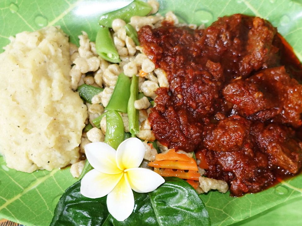 Augsburger bunte Knöpfli mit Rindergulasch von dieter_sedlaczek| Chefkoch