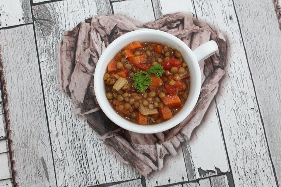 Linsensuppe mit Tomaten und Balsamessig