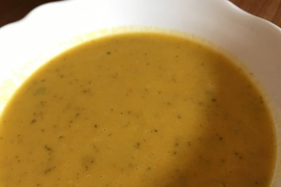 Zucchini-Möhren-Suppe mit Kokos und Ingwer