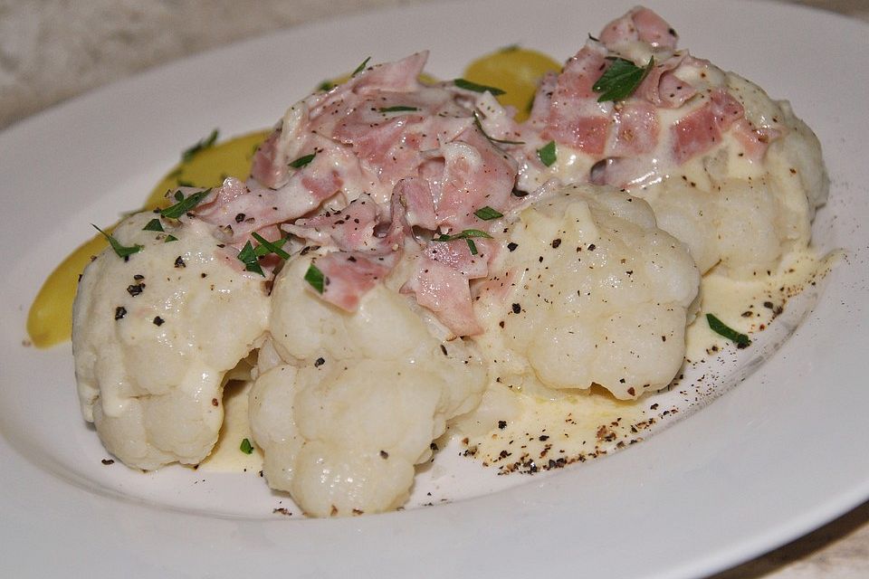 Blumenkohl mit Schinkensoße