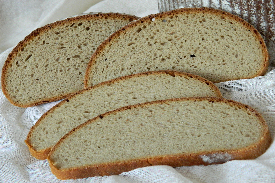 Rustikales Bauernbrot mit Sauerteig