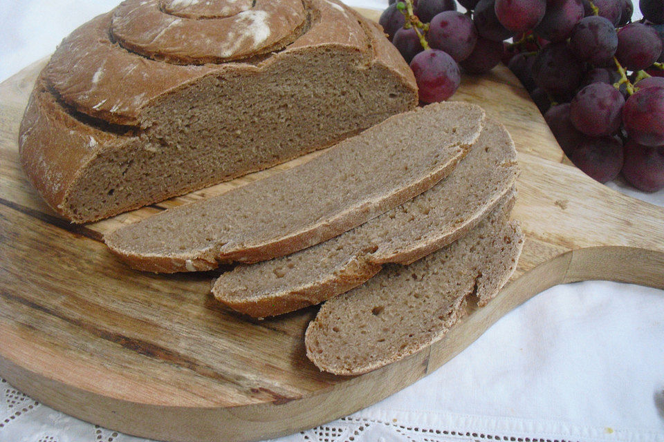 Rustikales Bauernbrot mit Sauerteig