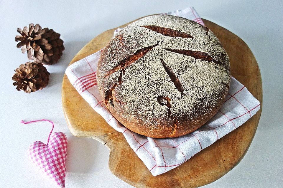 Rustikales Bauernbrot mit Sauerteig