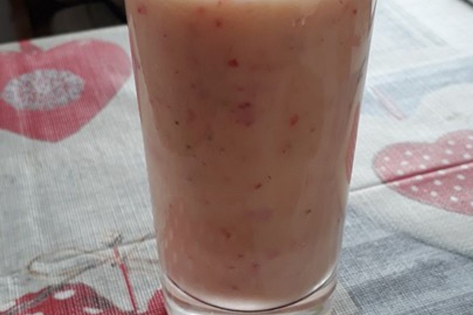 Bananen-Erdbeer-Orangen Milchshake