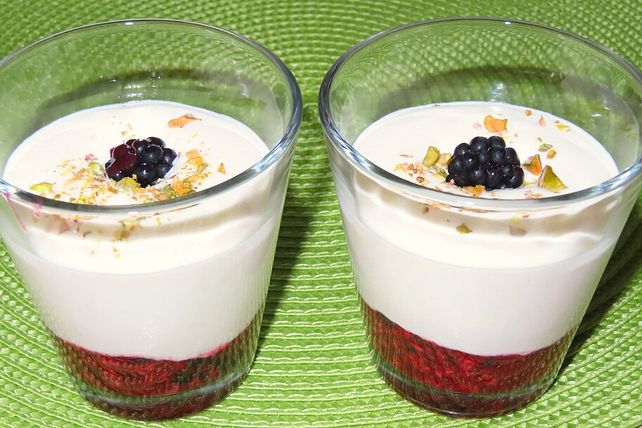 Sommerbeeren mit Grießschaum von kjuler| Chefkoch Sommerbeeren mit Grießschaum von kjuler| Chefkoch