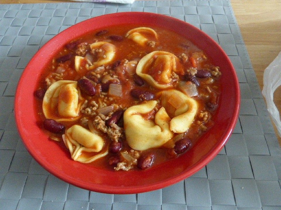 Hack-Bohnen-Suppe mit Käse-Tortellini von ChPhTh| Chefkoch