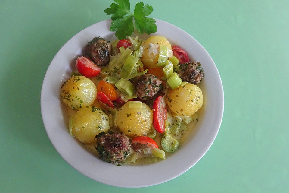 Knödel-Lauch-Tomaten-Bratklößchen-Pfanne