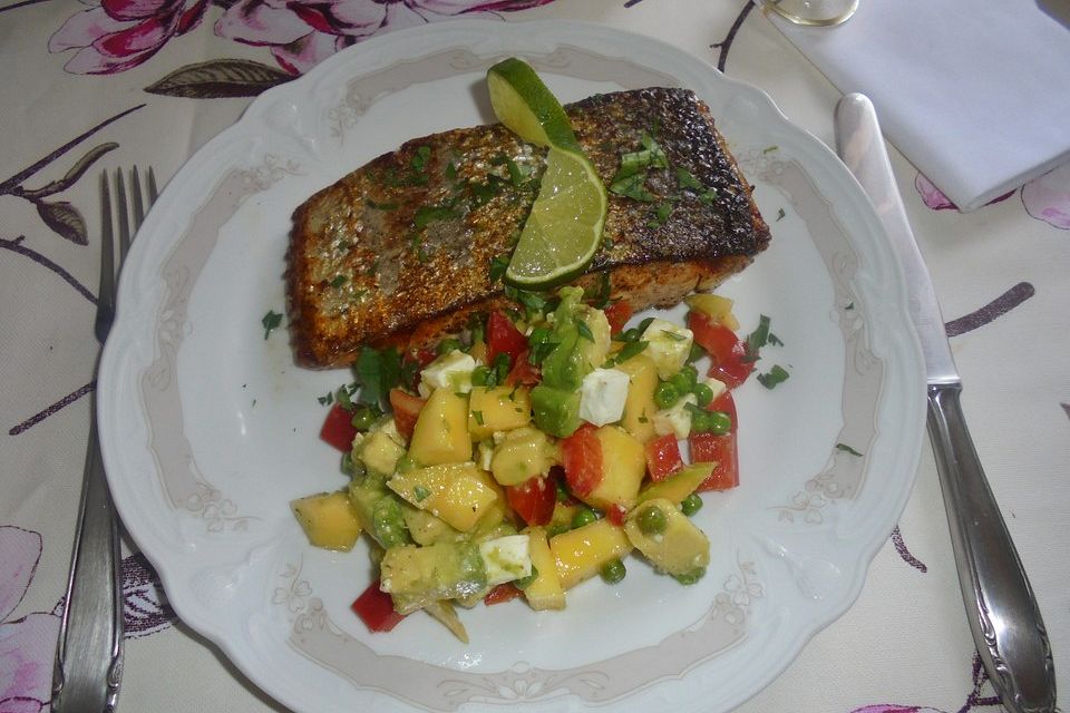 Lachsfilet mit Mango-Avocado-Salsa