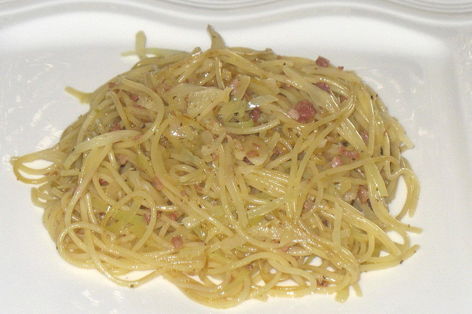 Spaghetti mit Weißkohl und Bacon