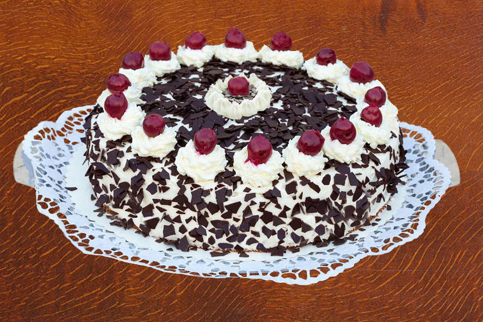 Schwarzwälder-Giotto-Marzipan-Torte