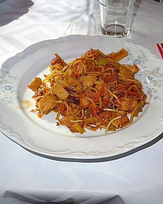 Gemüse-Nudel-Wok mit Hähnchenfleisch à la Didi