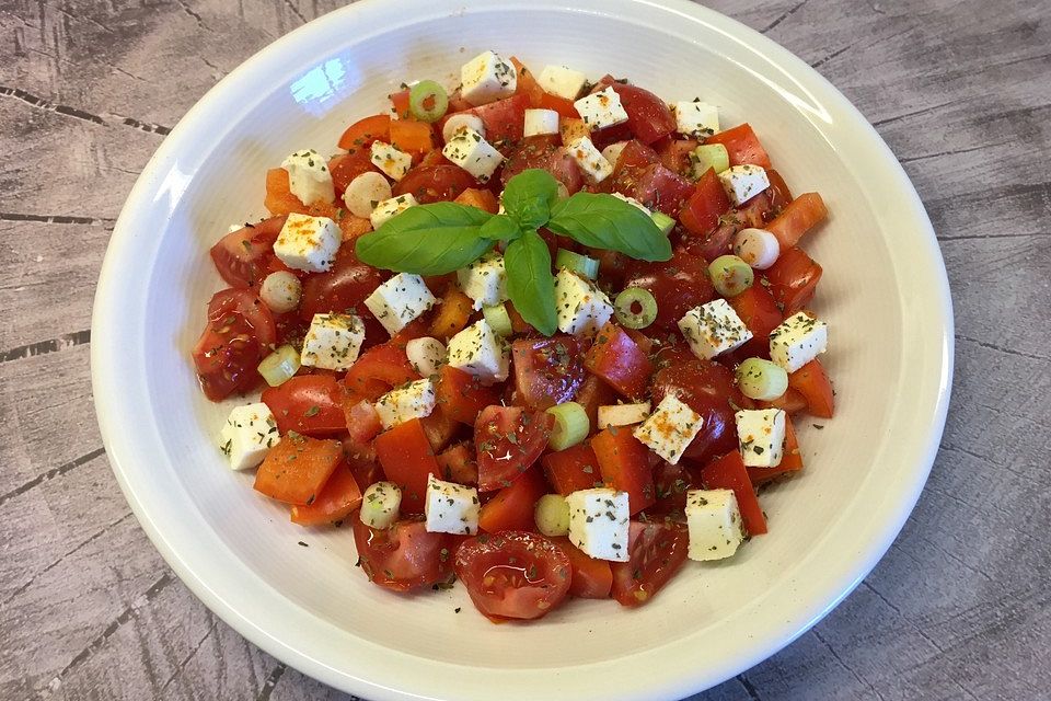 Paprika-Tomaten-Mozzarella-Salat