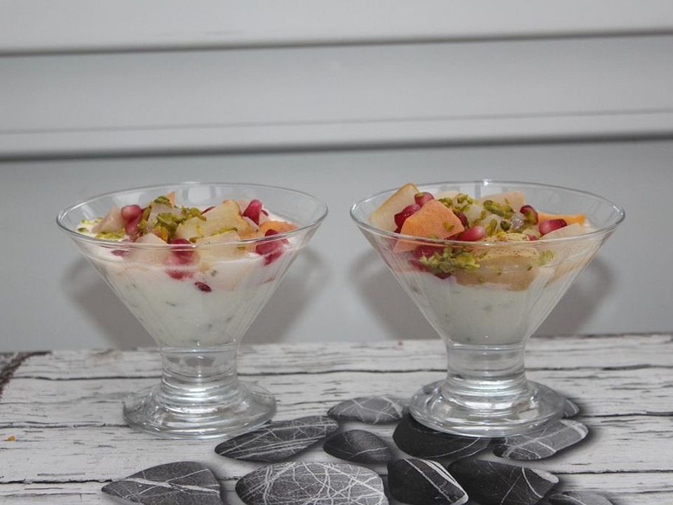 Kaki-Granatapfel-Birnen-Ragout auf Joghurt von patty89| Chefkoch