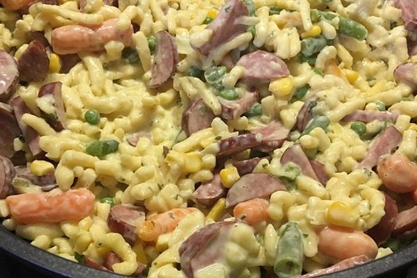 Schnelle Spätzlepfanne mit Cabanossi und Gemüse von chefin69 | Chefkoch