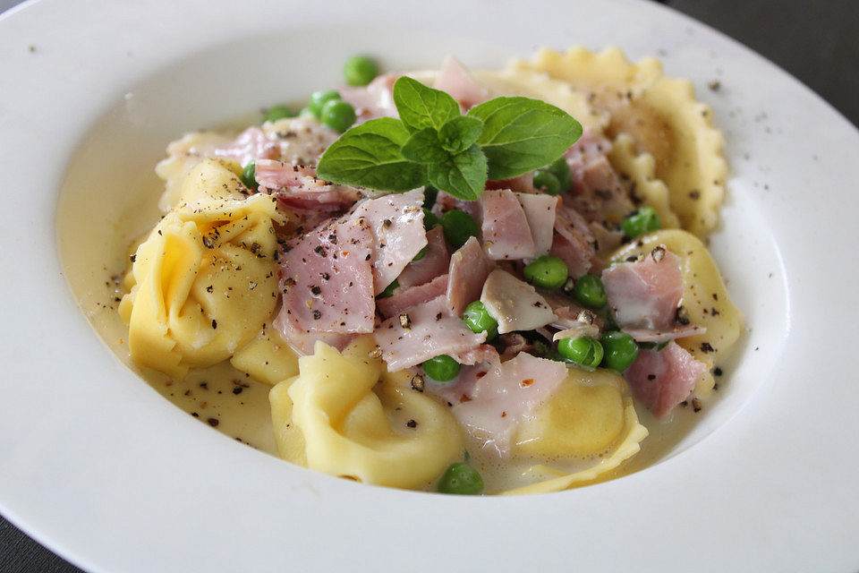 Tortellini in Käse-Sahne-Soße