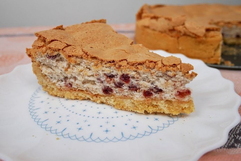 Preiselbeer-Baiser-Torte