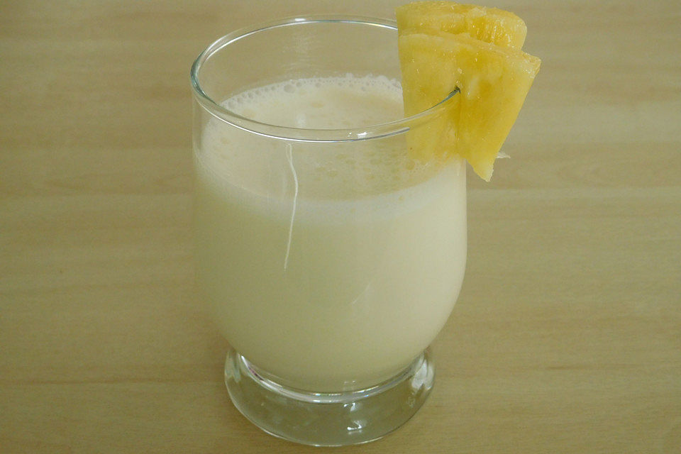 Ananas-Kokos-Lassi - Indischer Joghurtdrink