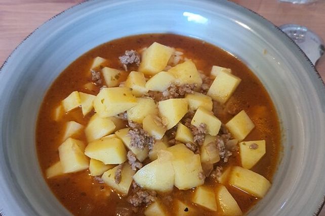 Sulu Köfte - Türkischer Eintopf mit Hackbällchen und Kartoffeln von ...