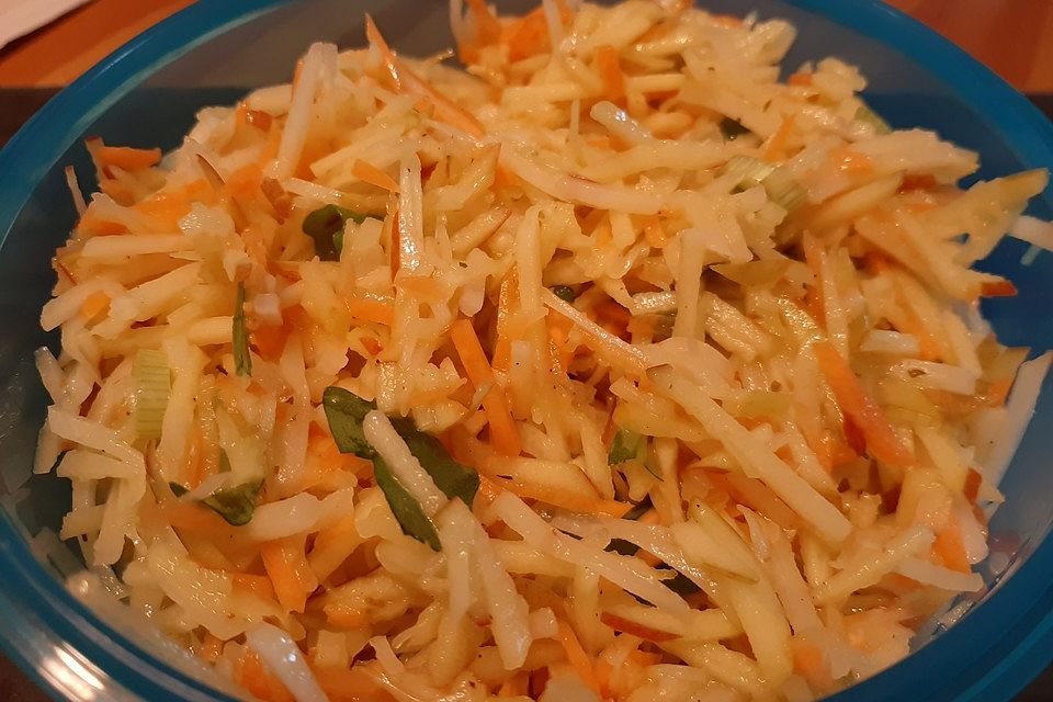 Kohlrabi-Apfelsalat mit Honig-Senfdressing