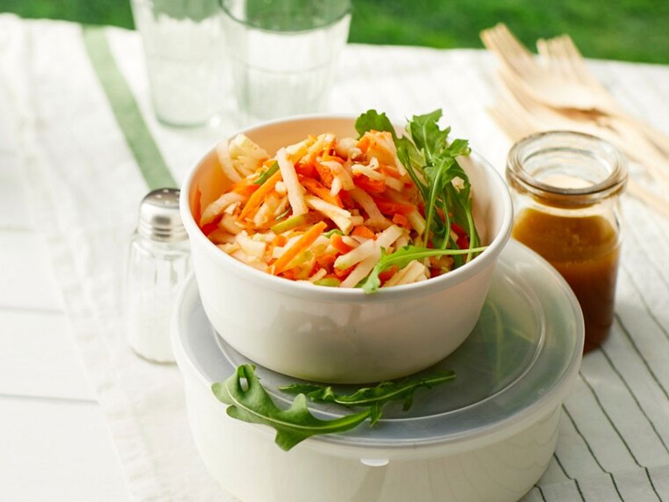 Kohlrabi-Apfelsalat mit Honig-Senfdressing von KarinKnorr| Chefkoch