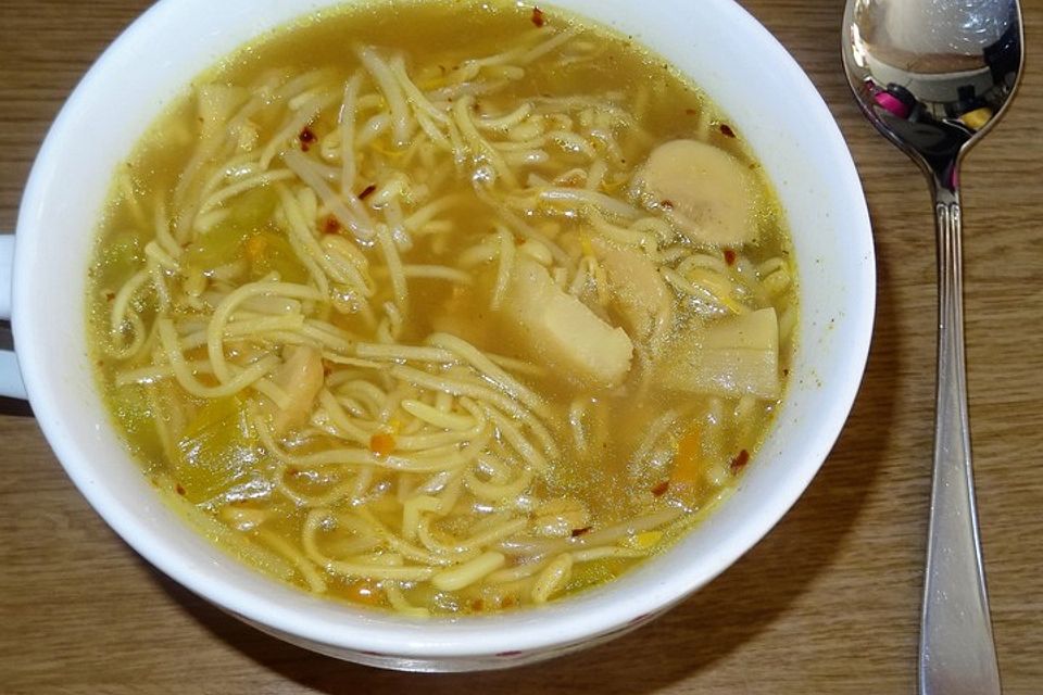 Schnelle asiatische Nudelsuppe à la Didi