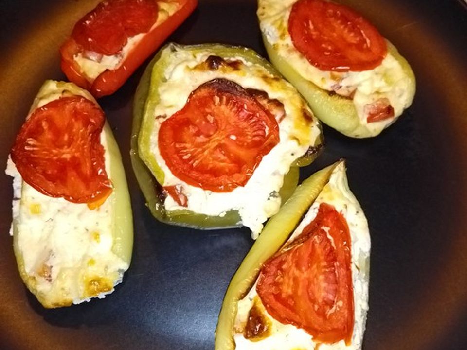 Ofenpaprika, gefüllt mit würzigem Feta-Tomaten-Quark von esKimuH| Chefkoch