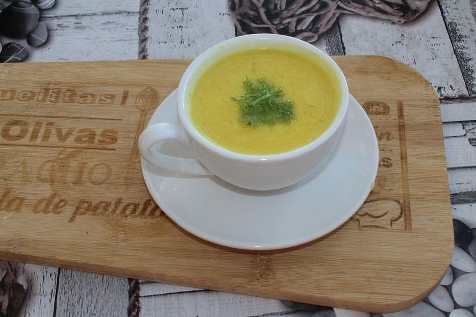 Orangensuppe mit Fenchel und Curry