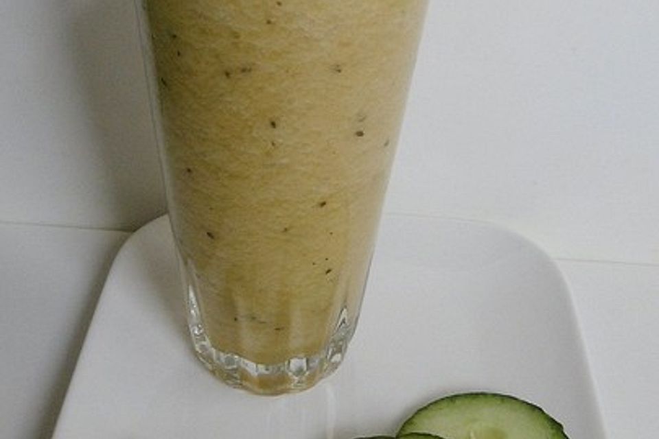 Grüner Apfel-Kiwi-Saft