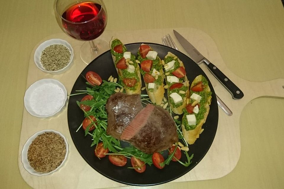 Rumpsteak Sous vide mit Ciabatta und Rucolapesto