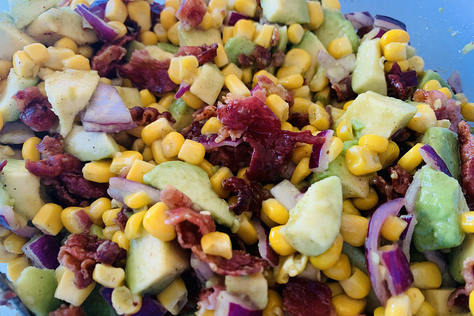 Avocado-Mais-Salat mit Knusperspeck