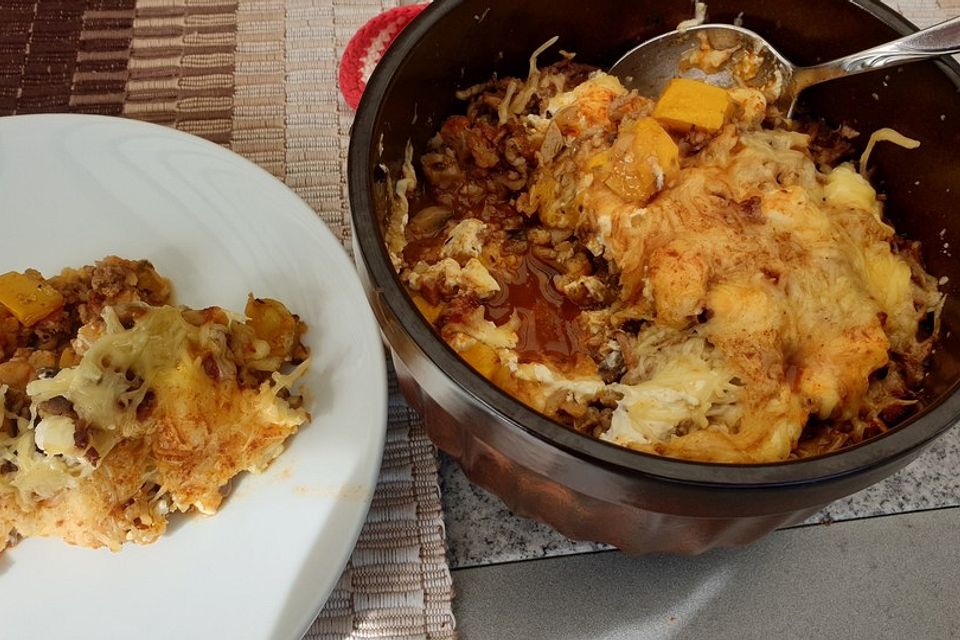 Hackfleisch-Blumenkohl-Auflauf mit Zucchini und Champignons