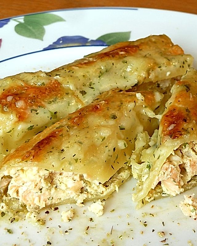 Frischkäse-Lachs-Cannelloni mit Kräutersauce