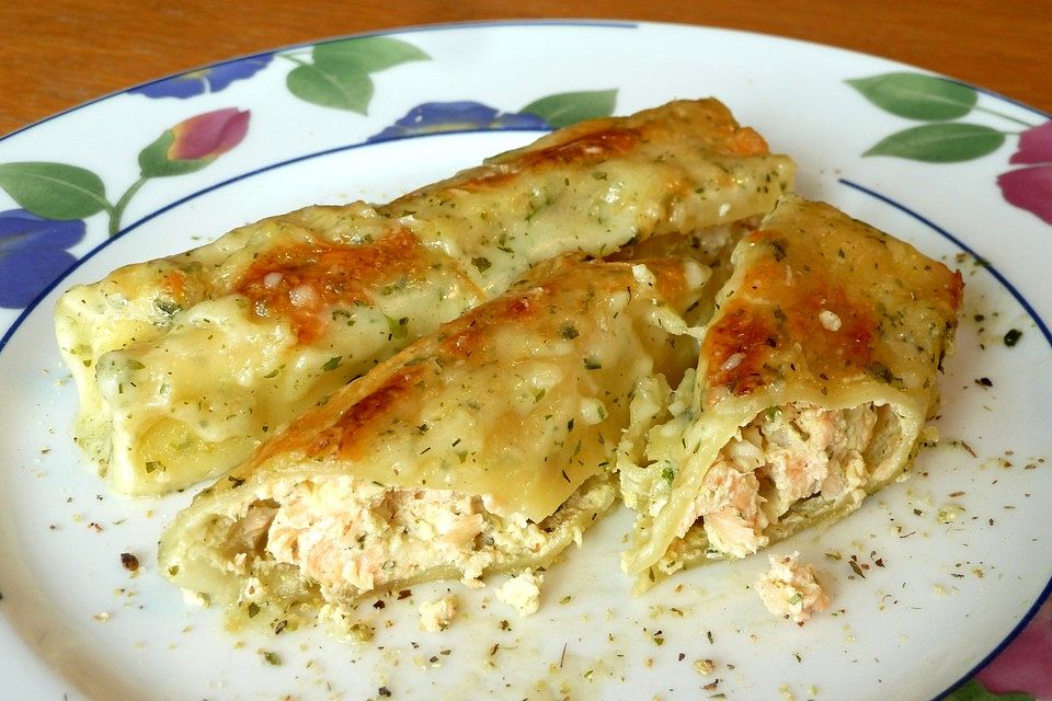 Frischkäse-Lachs-Cannelloni mit Kräutersauce