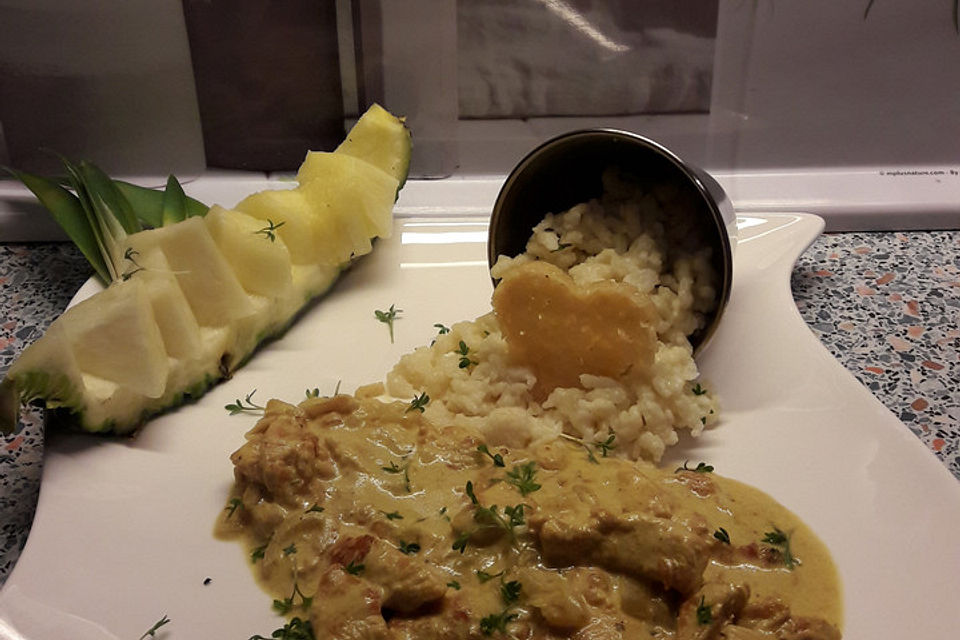 Zwiebel-Curry-Senfgeschnetzeltes mit frisch gemachten Spätzle