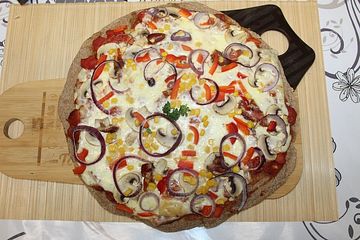 Pizza Sucuk Mit Jalapenos Zwiebeln Spitzpaprika Champignons Und Mais Von Zuiko Chefkoch