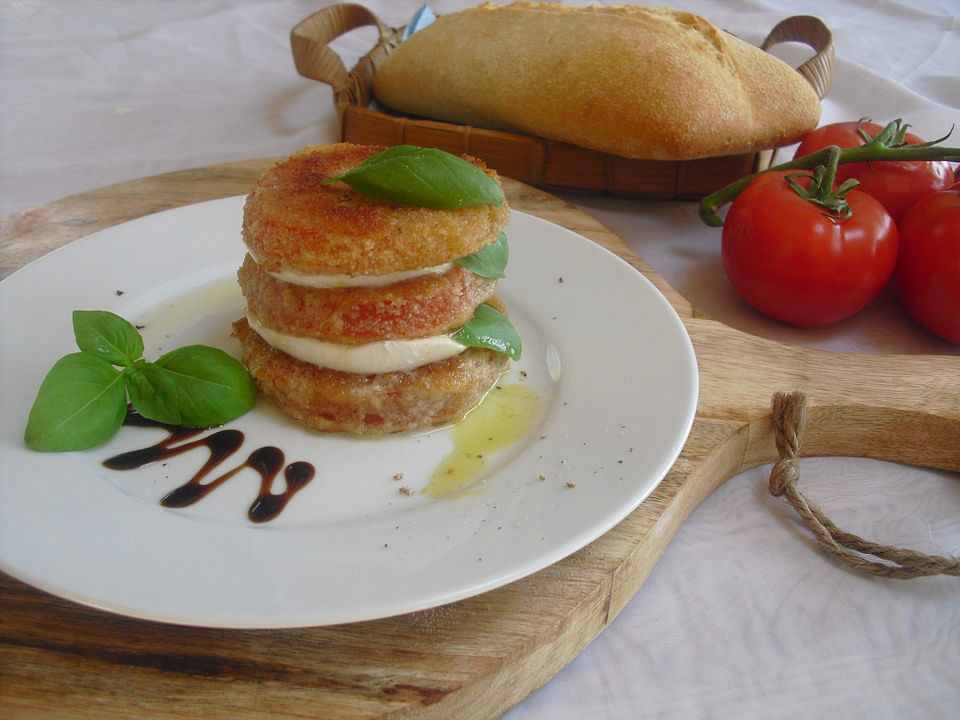 Tomaten-Büffelmozzarella-Türmchen mit Salatsoße von yatasgirl| Chefkoch Tomaten-Büffelmozzarella-Türmchen mit Salatsoße von yatasgirl| Chefkoch