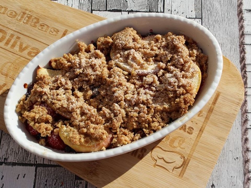 Vollkorn-Crumble mit Äpfeln und Beeren von butterflys80| Chefkoch